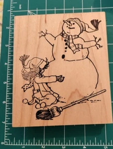 MINT RARE Linda Schmidt Rubber Stamp. Girl building a snowman. Big stamp. B3 - Imagen 1 de 4