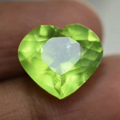 Excellent Green Peridot Heart Cut Natural 10 Ct CERTIFIED Gemstone For Gift Her - Image 1 of 4