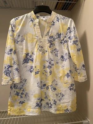 Túnica Charter Club amarilla y azul con estampado floral con detalles de lentejuelas para mujer M’s Foto 1 de 4