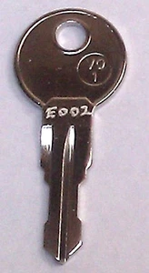 (1) Fold A Cover Tonneau Cover Replacement Key Cut to Key Code 001/2/3/4/5-020 - Picture 1 of 5