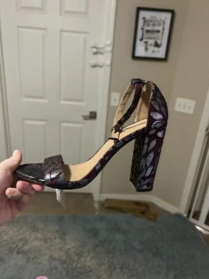 NUEVO CON ETIQUETAS 4" Merona Target Mujer Talla 7.5 Tirantes Borgoña Tacones LULU Foto 1 de 4