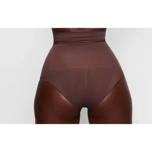 SKIMS Everyday Sculpt High Waist Slip Espresso XS - Bild 1 von 8