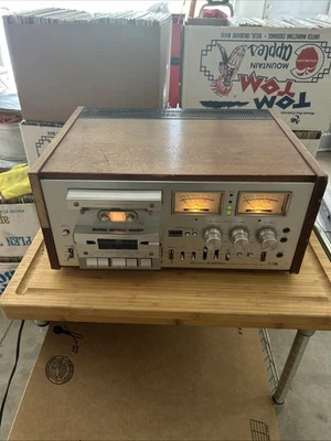 Plataforma cassete Pioneer CT-F1000. Modelo clássico de face prata com medidores VU analógicos - Imagem 1 de 4