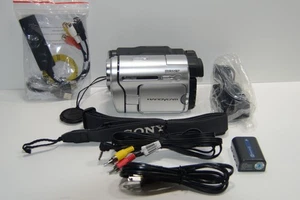 Sony CCD-TRV138 8mm Hi8 Analog Camcorder Bundle Transfer Kit PC/VCR/DVD/Laptop - Picture 1 of 7