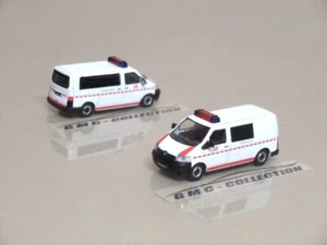 H0 SET X 2 VW VOLKSWAGEN T5 FURGONE VAN BUS + FiGURiNi FiGURES SCHUCO  1/87 HO - Foto 1 di 4