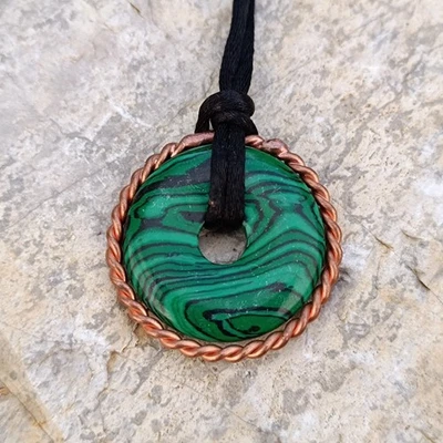 Tensor Ring Straight Line Cubit 333Mhz Art Malachite 1.3 inch Gemstone Necklace - Image 1 of 4