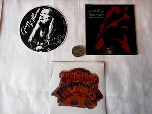 Adesivi Gregg Allman/Neil Young/Wilburys originali (lotto di 3) adesivi bandiera omaggio - Foto 1 di 3