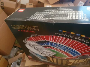 10284 LEGO Camp Nou stadio FC Barcelona nuovo sigillato scatola rovinata vedi fo - Foto 1 di 5