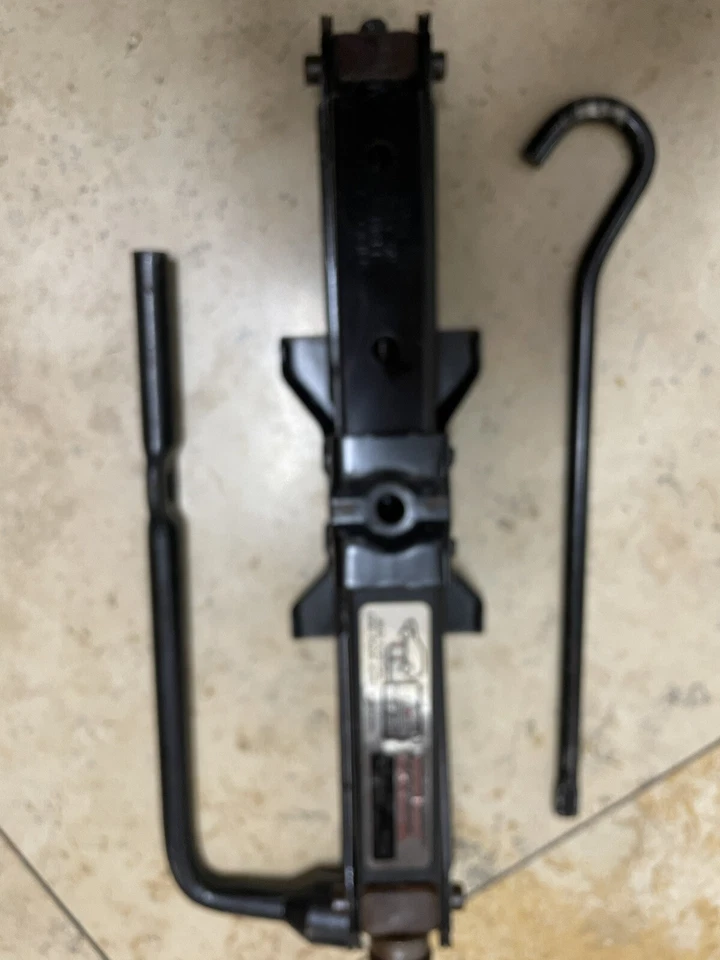 97-98-99-01-02-03 Acura CL 96-05 Honda Civic gato de neumático con herramientas OEM Foto 1 de 4