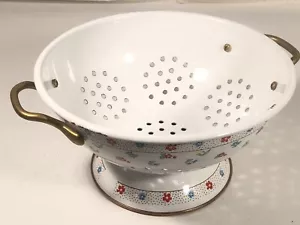 Vintage Kamenstein Smalto Metallo 9 " Colino Bianco Floreale Ottone Maniglie - Foto 1 di 12