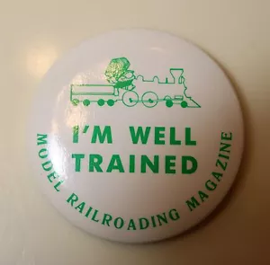MODEL RAILROADING MAGAZINE – I’M WELL TRAINED PINBACK BUTTON – NEW - Picture 1 of 2
