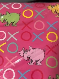 Robert Kaufman Fabrics Dr Seuss Horton Gentilezza XO Amicizia Horton rosa caldo - Foto 1 di 2