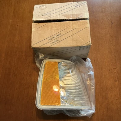 VOLVO 760 940 960 Turn Signal Lamp, RH 3518623 Fits 1988-95 Cars with fog lamps - Image 1 of 4