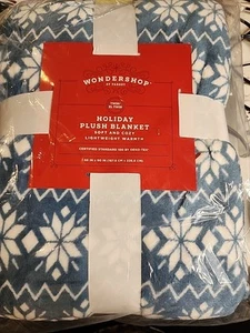 Wondershop Christmas Holiday Plush Blanket Blue Snowflakes Twin/Twin XL  66 x 90 - Picture 1 of 3