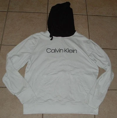 Sudadera con Capucha Para Hombres Talla Mediana Blanco y Negro Elástica LOGO CALVIN KLIEN Foto 1 de 2