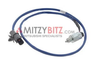 FRONT DIFF LOCK SWITCH FOR MITSUBISHI DELICA L400 PD4V 2.4 - Picture 1 of 6