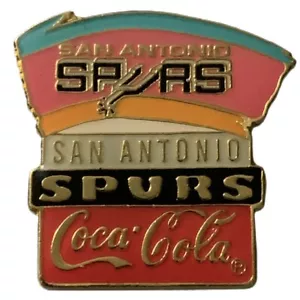 Vintage 1994 NBA San Antonio Spurs Logo Coca-Cola Souvenir Pin - Bild 1 von 2