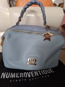 SEHR STYLISCHE TASCHE IN HELLBLAU MIT ANHÄNGERN ,VERLÄNGERUNGSGURT, STAUBBEUTEL - Bild 1 von 12