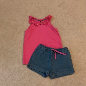 MINI BODEN( BODEN) GIRLS OUTFIT, SIZE 4 DENIM SHORTS, SIZE 4-5 SLEEVELESS TOP - Picture 1 of 4
