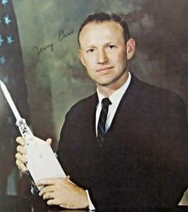 Vintage NASA Astronaut Signed Picture Gerald P. Carr Skylab 4 (Autopen) 1960s - Picture 1 of 4