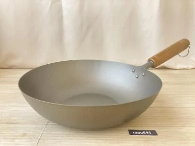 Hasemoto Pure Titanium Ultralight Stir Fry Pot With Wooden Handle 26cm 1.2 mm - Image 1 of 4