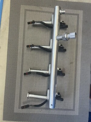 Carril de combustible VOLVO V60, S60, S80 T5 31303876 2,00 gasolina 180 kW 2015, 2016 20199617 Foto 1 de 4