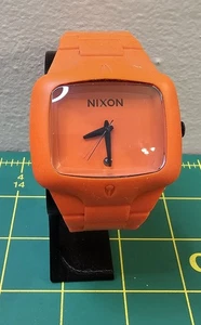 Reloj analógico Nixon The Rubber Player "Yes It's Real" naranja surf para hombre FUNCIONANDO - Imagen 1 de 5