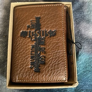 Cartera de Cuero Genuino para Hombre, Nombres de Jesús Cruz, Calidad Clásica Marrón - Imagen 1 de 4