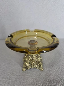 Posacenere vintage con piedistallo in ottone nodo celtico con sigari in vetro AMBRA - Foto 1 di 11