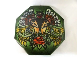 Wandbehang Leder gefärbt zwei Frauen Zwillinge Fantasy Kunstwerk alte Flügel grün selten - Bild 1 von 3