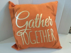 Almohada Decorativa 12"X12" Naranja REÚNE Letras Doradas Otoño Otoño - Imagen 1 de 6