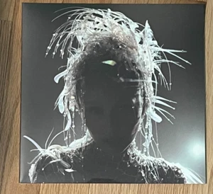Miley Cyrus Something Beautiful - SIGNIERTES exklusives Vinyl (meerblau) in der Hand - Bild 1 von 2