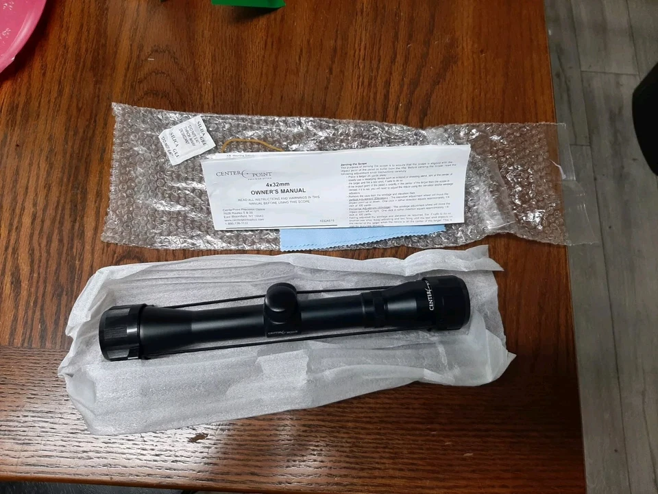 Mira para rifle CENTERPOINT 4x32 mm retícula dúplex tapas de lentes paño de limpieza manual Foto 1 de 1