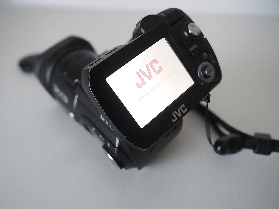 JVC GZ-MC500E Camcorder 3 CCD Top Zustand, voll funktionsfähig - Bild 1 von 4