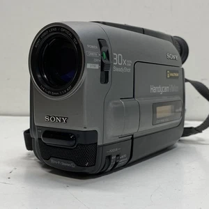 Sony Handycam Vision CCD-TRV62 Hi8 Camcorder - Picture 1 of 7