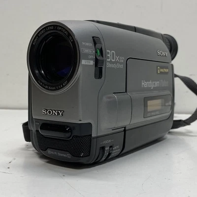 Sony Handycam Vision CCD-TRV62 Hi8 Camcorder - Image 1 of 4