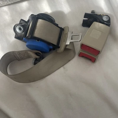 2013-2016 LINCOLN MKZ REAR RIGHT PASS SIDE SEATBELT REATRACTOR AND DBL CLIP - Image 1 of 4