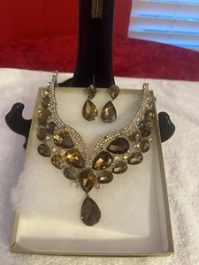 VINTAGE RHINSTONE NECKLACE & EARRING SET AMBER BROWN COLOR STUNNING - Picture 1 of 8