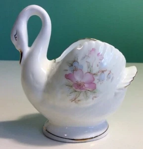 Estatuilla vintage de cisne china hueso baratija plato flores rosadas y azules con adorno dorado - Imagen 1 de 8