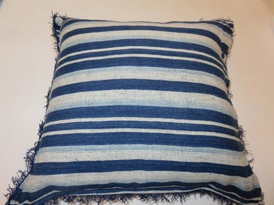 Almohada decorativa Ralph Lauren Maisy St Jean a rayas de lino con flecos $215 Foto 1 de 4