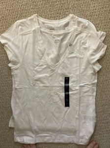 NWT Banana Republic 2 Women’s Timeless V Neck t Shirts Size Medium - Picture 1 of 5