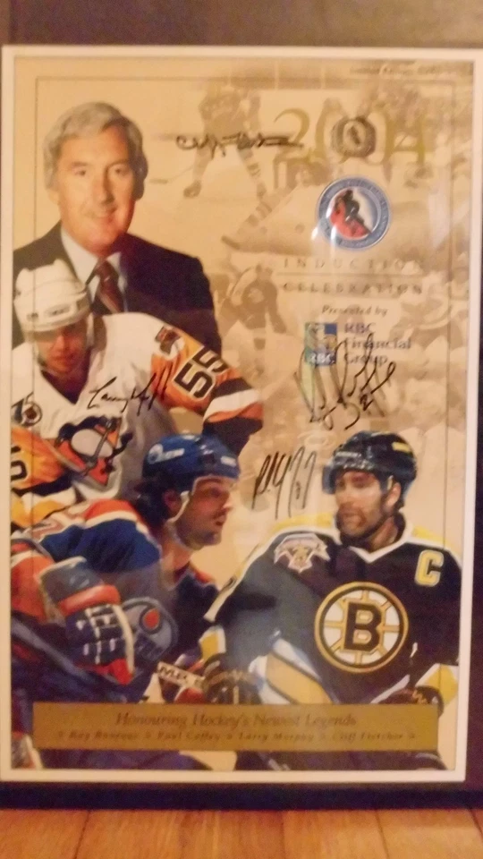 Póster de inducción Hockey NHL HOF 2004 - firmado por Boston Bruins Ray Bourque solamente Foto 1 de 1