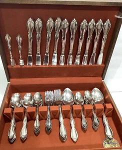 Oneida Community Stainless Silverware Flatware Château Serves 10 W/ Wood Box - Picture 1 of 12