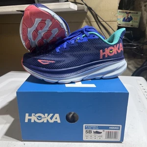 Hoka One One Clifton 9 Bellwether blau Damengröße 8,5B 1127896/BBCRM neu im Karton NEU - Bild 1 von 9