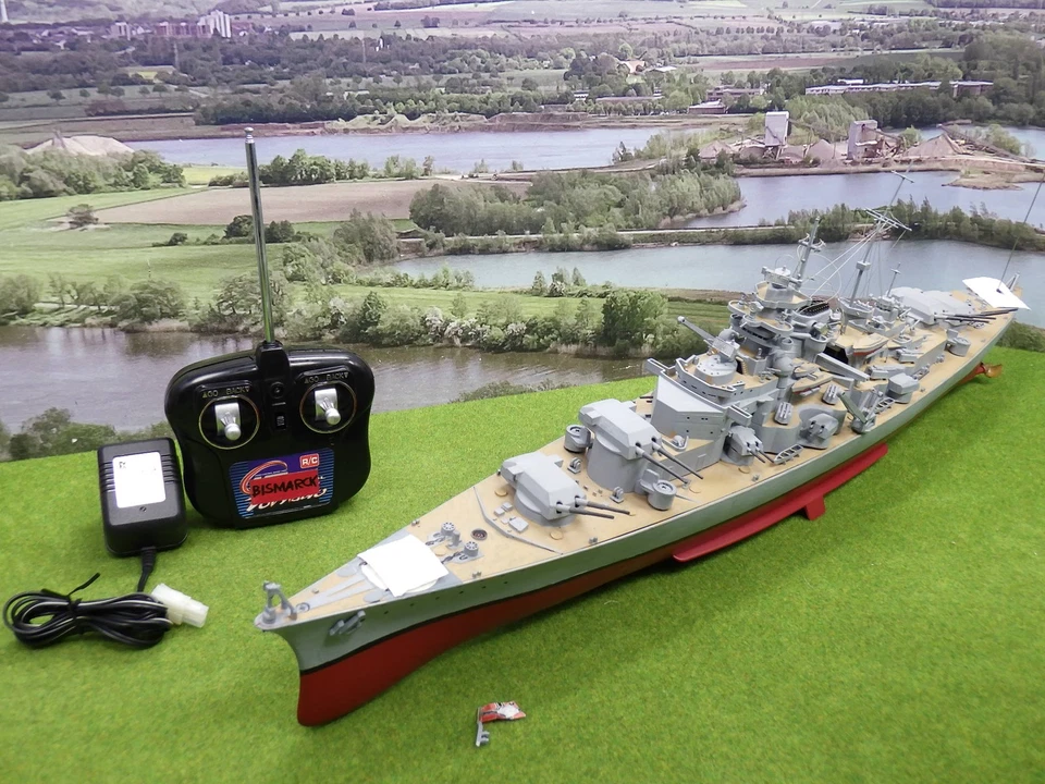 RC Schlachtschiff Bismarck mit Fernsteuerung (VG) D1884 - Bild 1 von 4