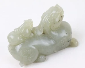 One Chinese carved jade Bixie sculpture 3" long - Picture 1 of 9