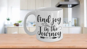 Find Joy in the Journey Inspirierender Kaffeebecher  - Bild 1 von 3