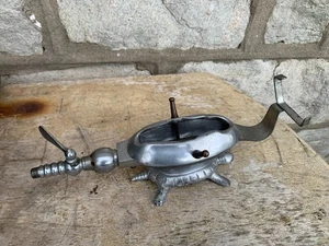 Vintage viktorianische Aluminium Metall Schildkröte Figur Gasheizung Lockenstab Halter 11" - Bild 1 von 7