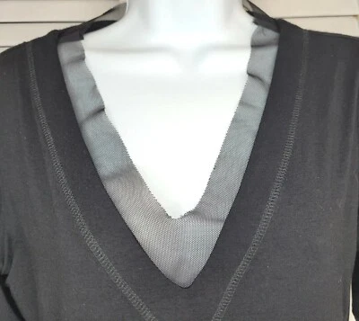 Camiseta elástica Donna Degnan para mujer negra con cuello en V y malla talla: MED Foto 1 de 4
