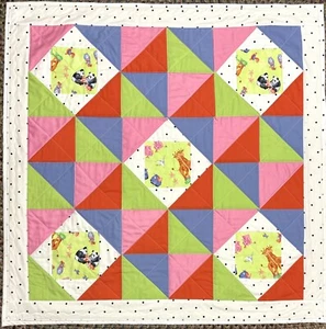 Baby Quilt Handarbeit Patchwork Krippe Decke Junge oder Mädchen 40" x 40" Tiere Neu - Bild 1 von 4